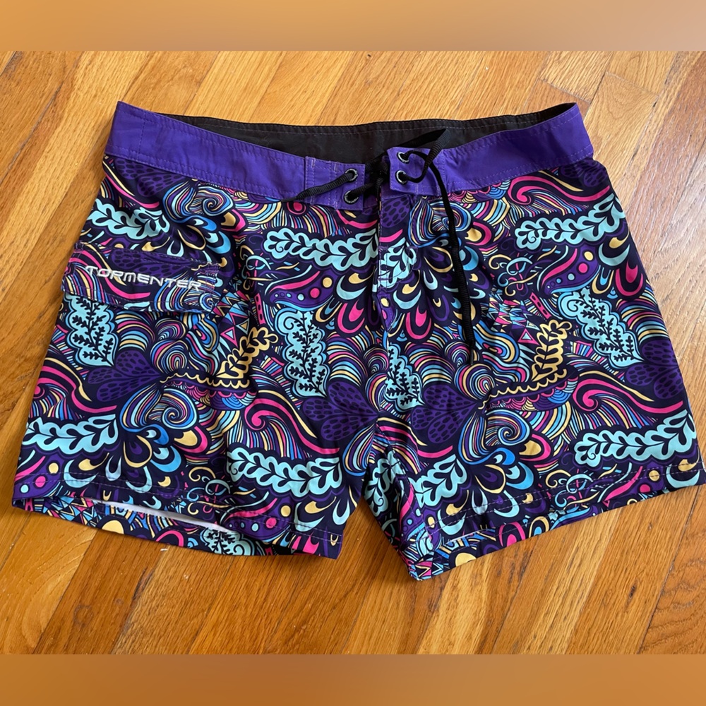 Tormenter Colorful Patterned Women's Board Shorts, style Reef, never used